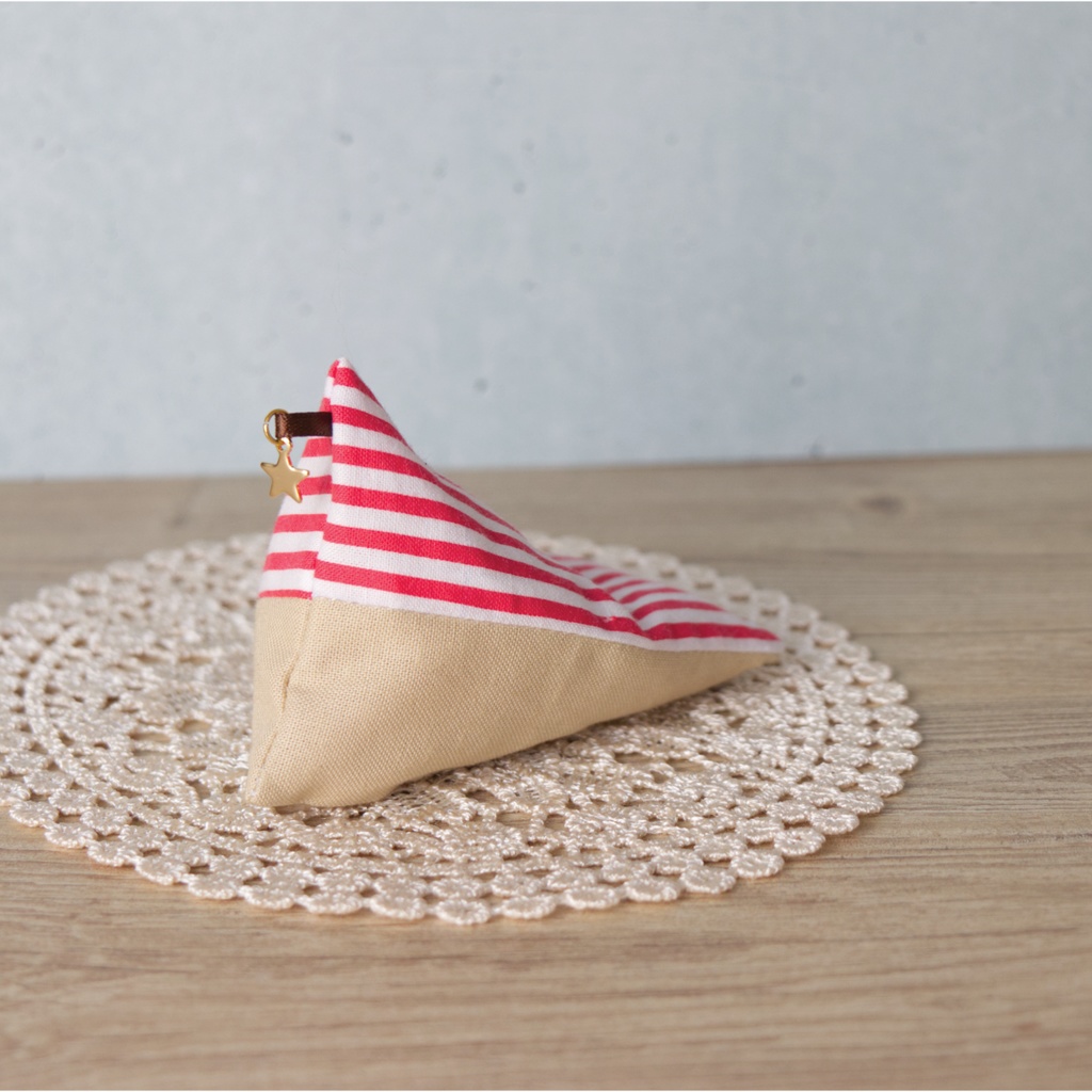 三角クッションソファ