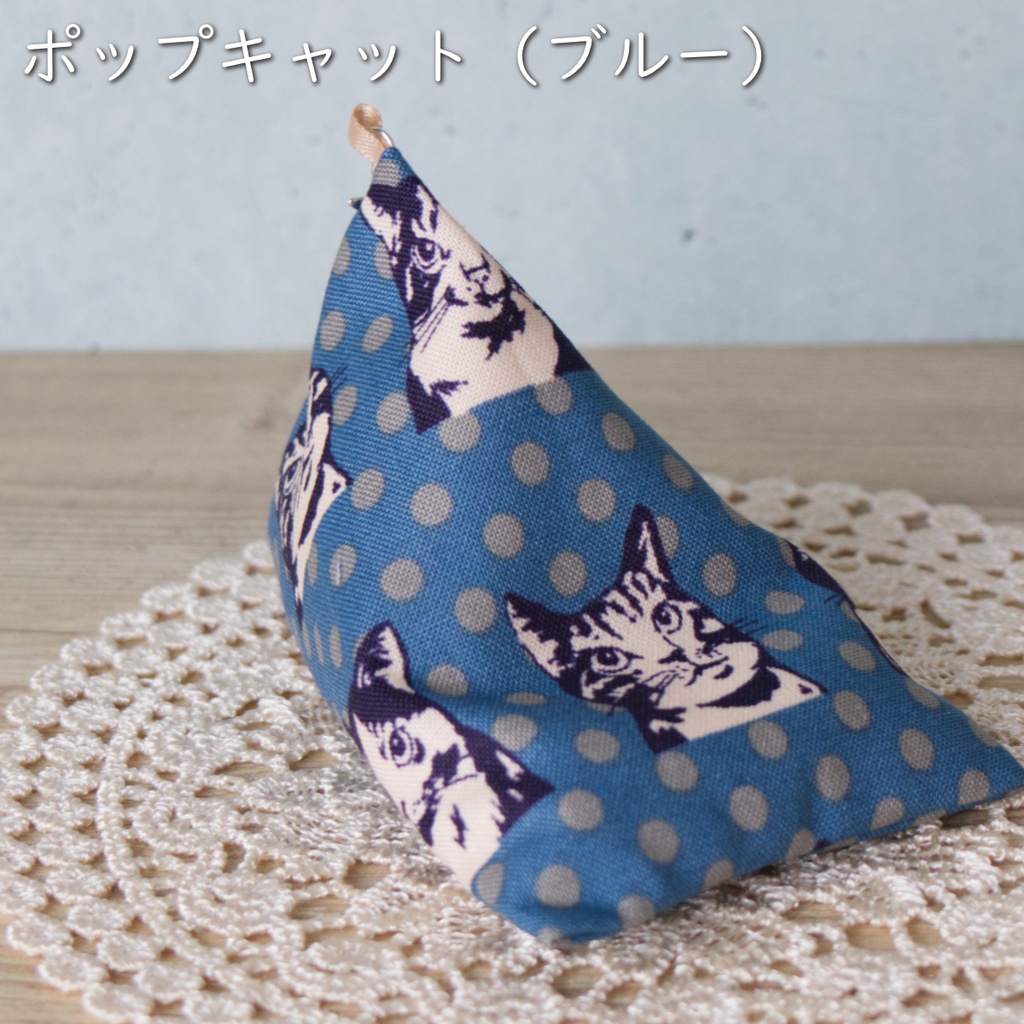 三角クッションソファ