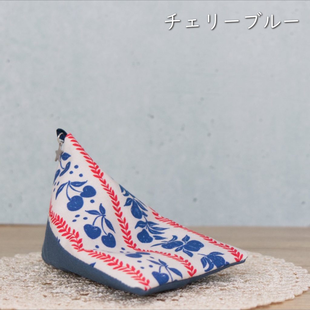 三角クッションソファ