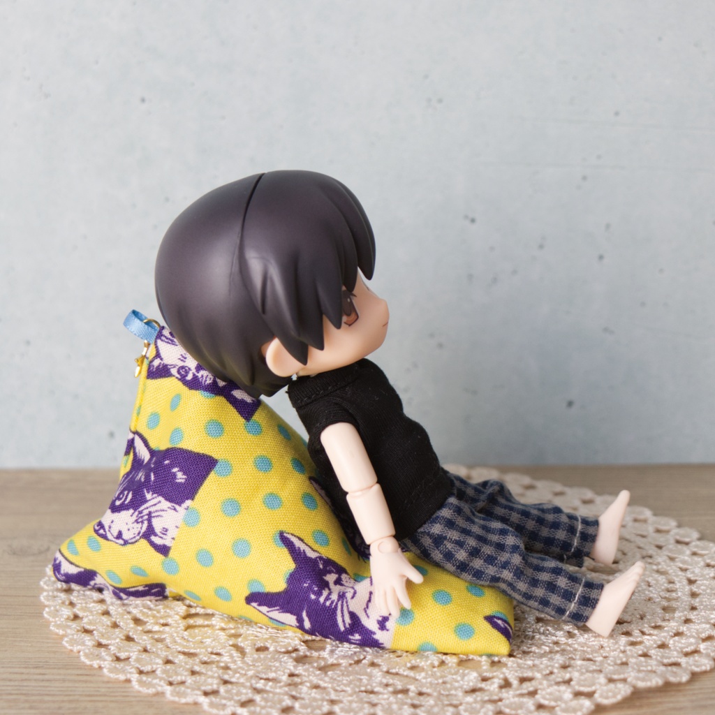 三角クッションソファ