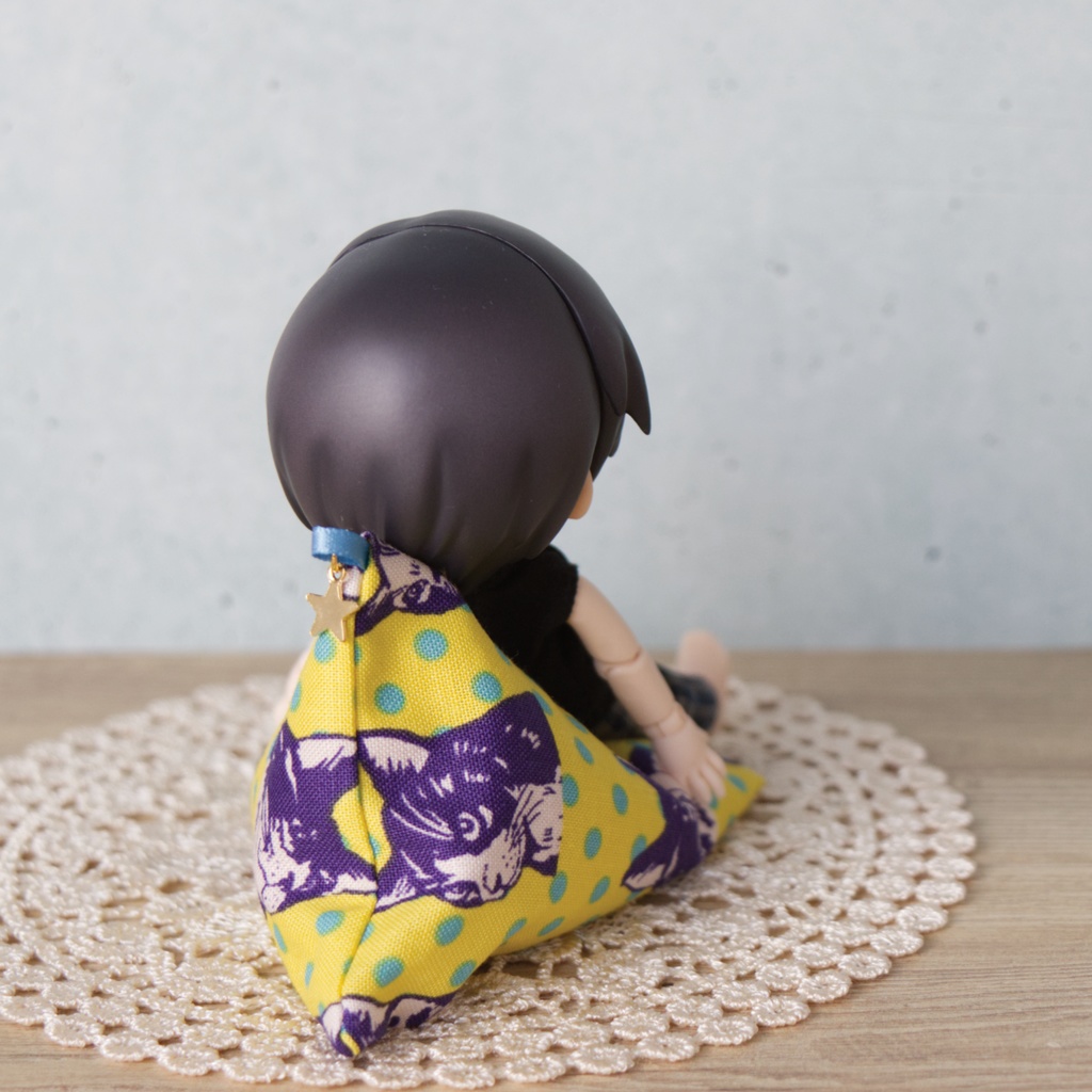 三角クッションソファ