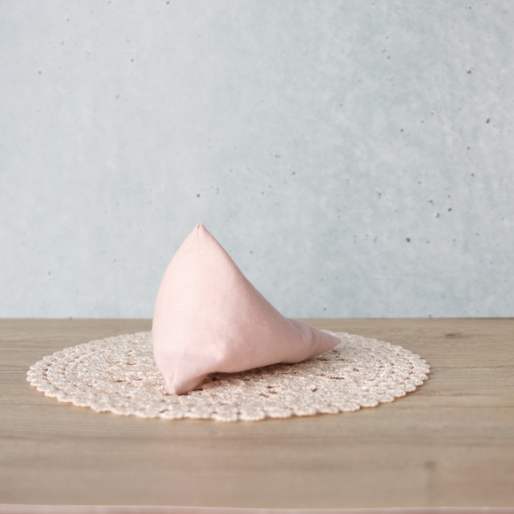 三角クッションソファ