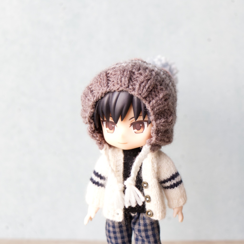 段染め毛糸の耳あて付きニット帽