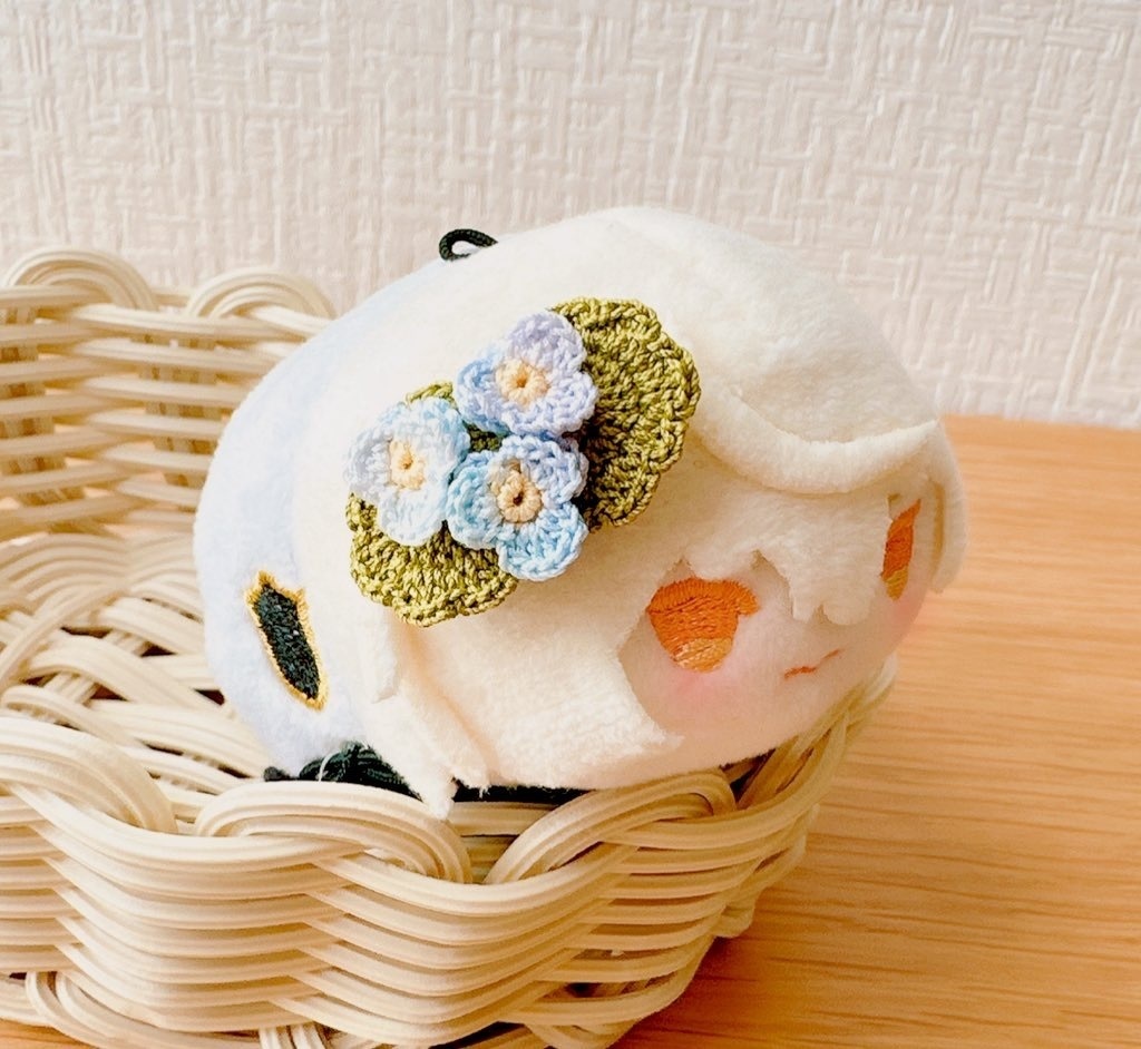 ビオラの花飾り(薄青)