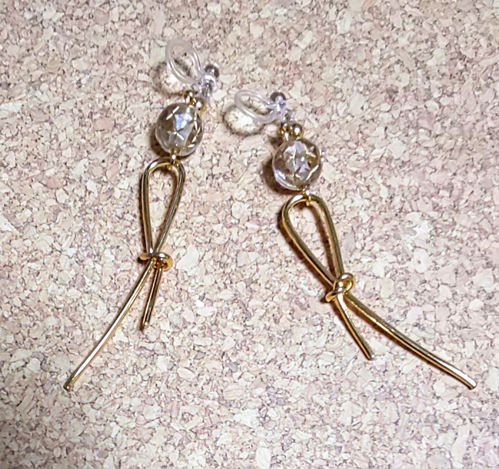 透明ビーズのノンホールピアス