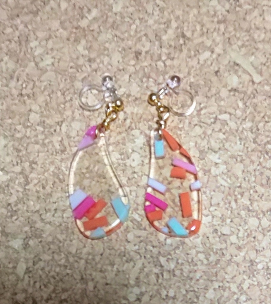 透明なノンホールピアス