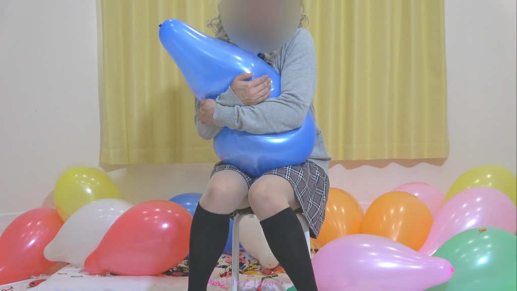 12インチの風船割り遊び  (I playing with 12 inch balloons.) 