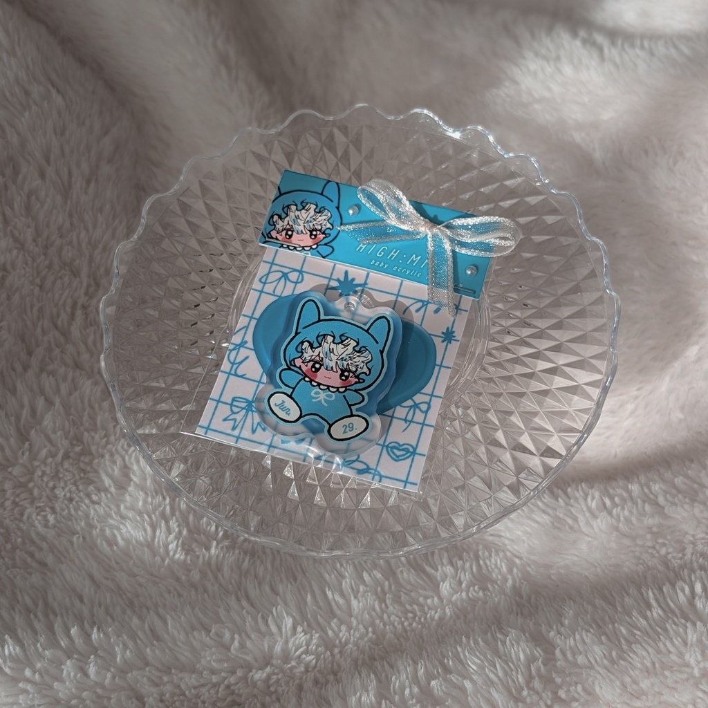 Baby acrylic keychain HIBACHIMANA🐝🤣