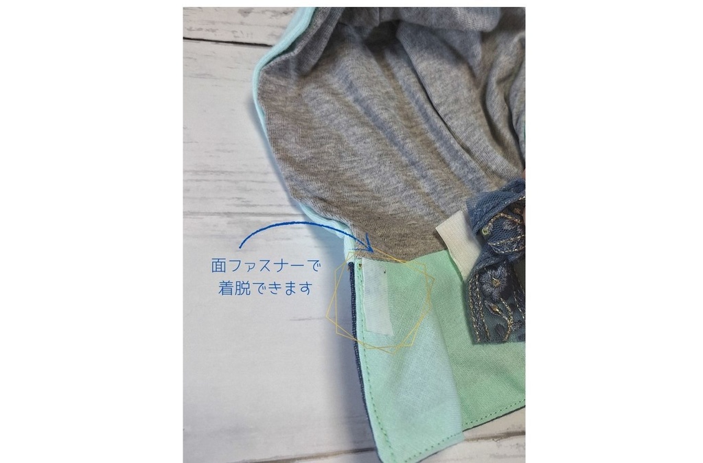 *20㎝ぬいぐるみ向け 刺繡リボンのパーカー風ケープ