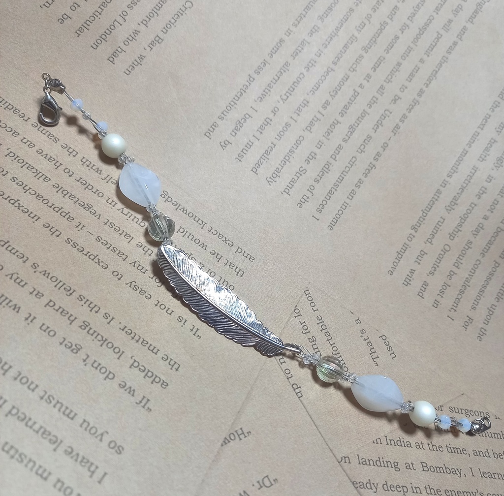 羽根のブレスレット