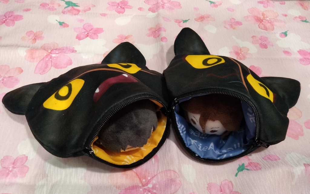 ネコ型ポーチ