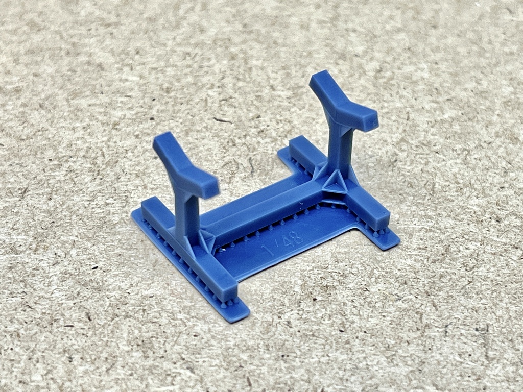 航空機兵装用スタンド(1/48)2個セット / Aircraft Armament Stand(1/48) Set of 2
