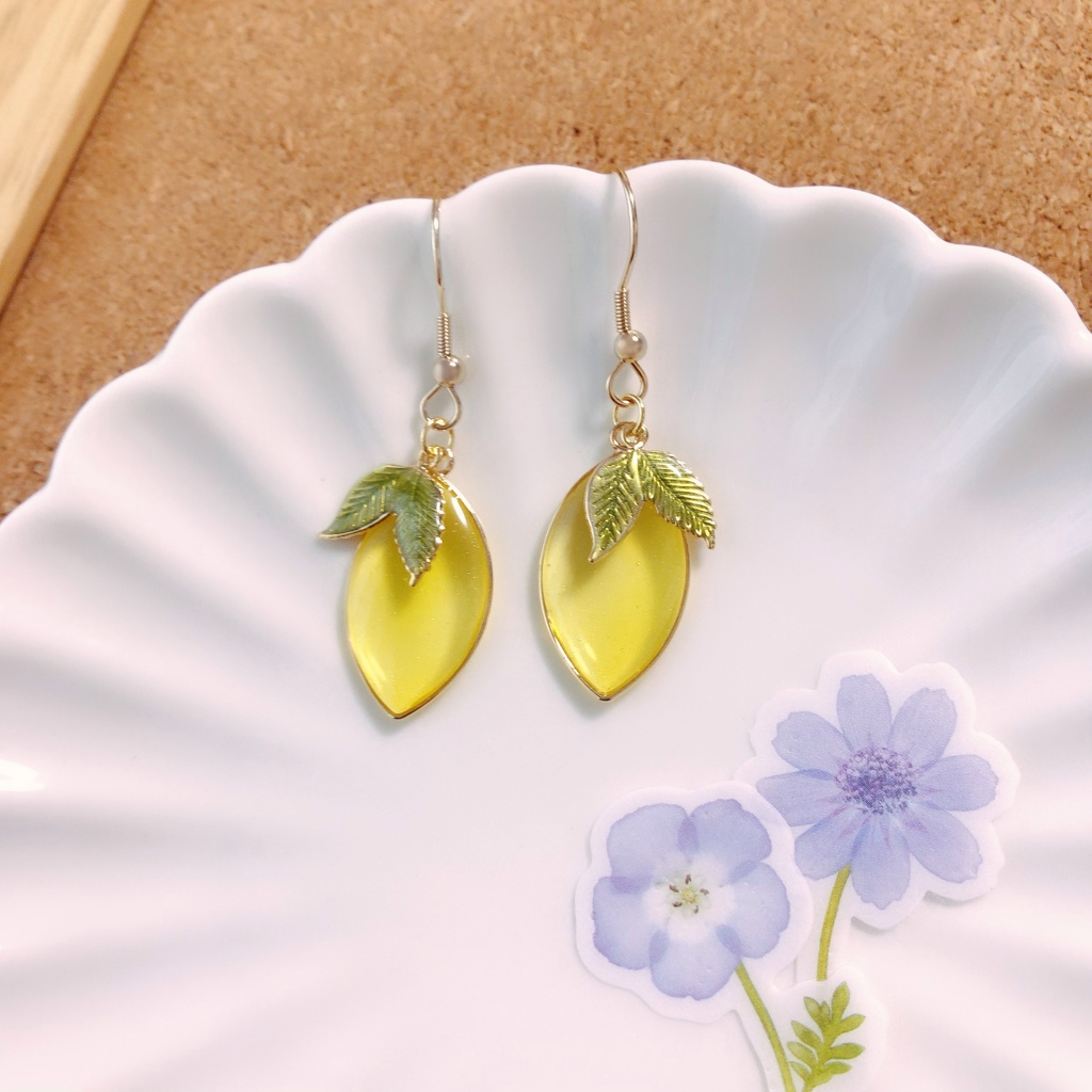 ぷっくりレモンピアス