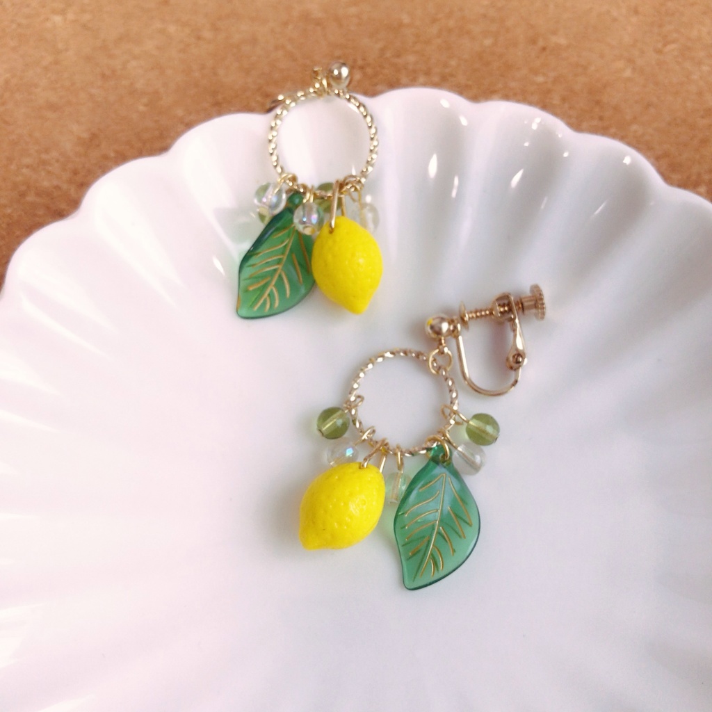 チェコレモン(アクリルリーフ)ピアス、イヤリング