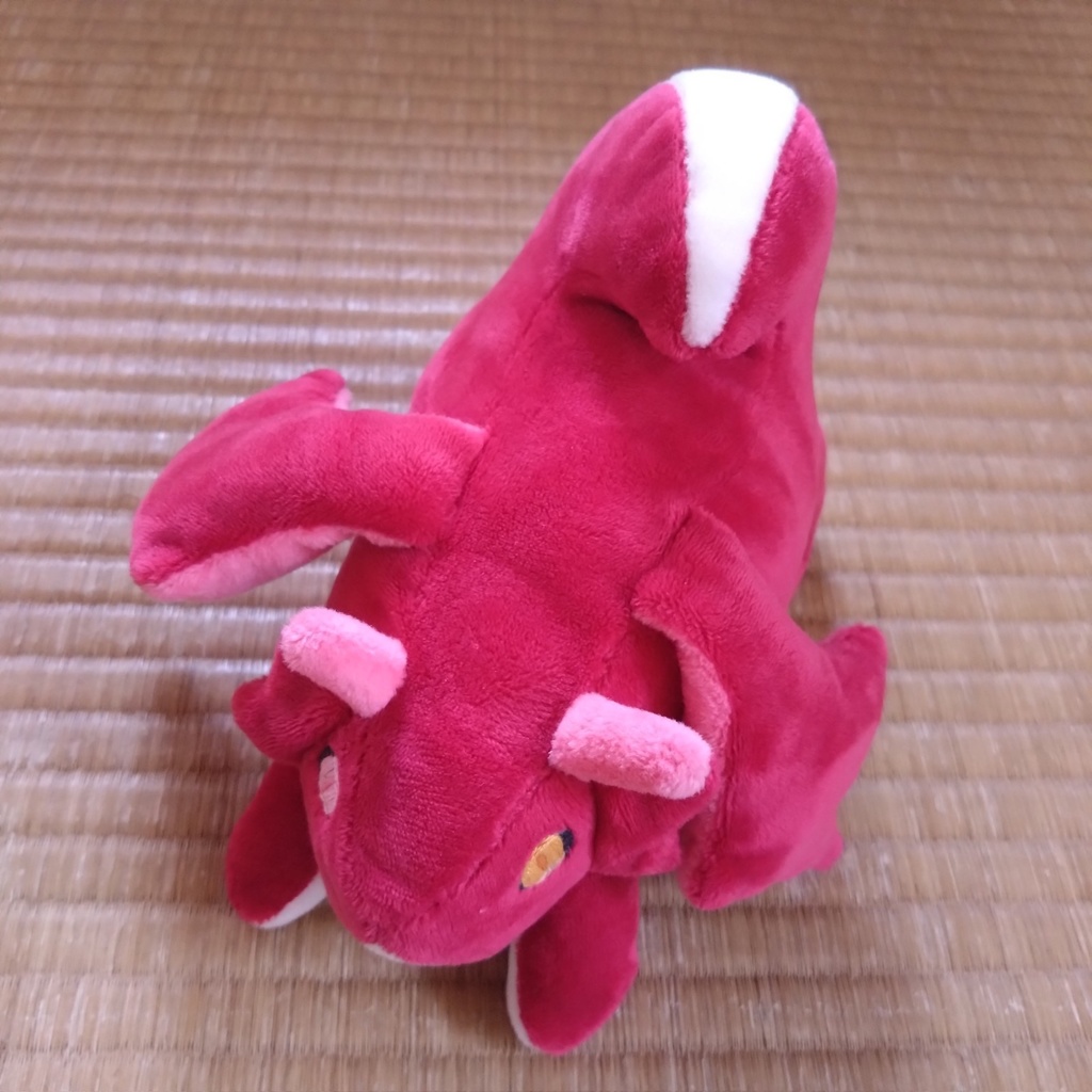 もちもちドラゴンぬいぐるみ