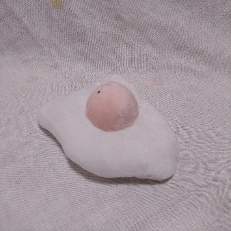 勇ましいチビの目玉焼きスライムぬいぐるみ