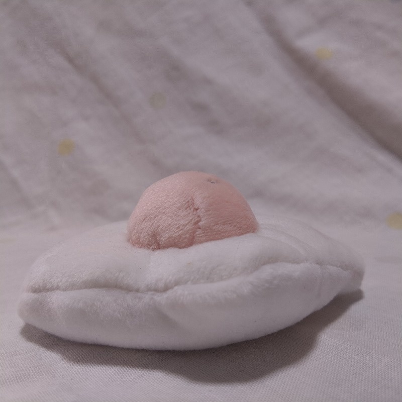 勇ましいチビの目玉焼きスライムぬいぐるみ