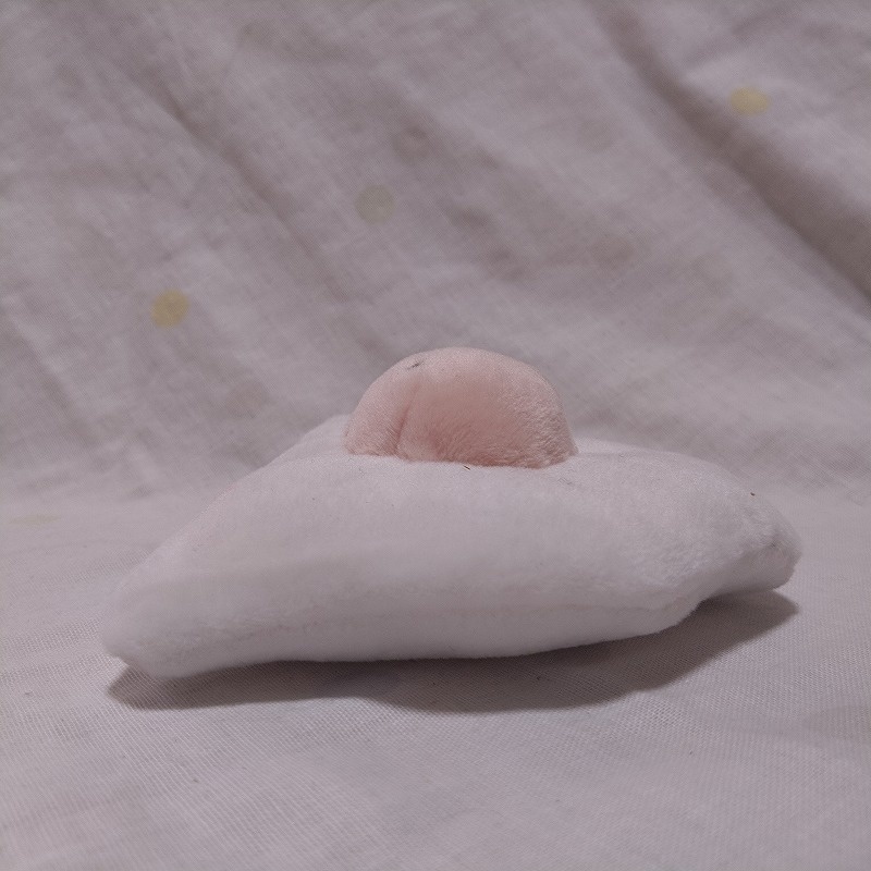 勇ましいチビの目玉焼きスライムぬいぐるみ