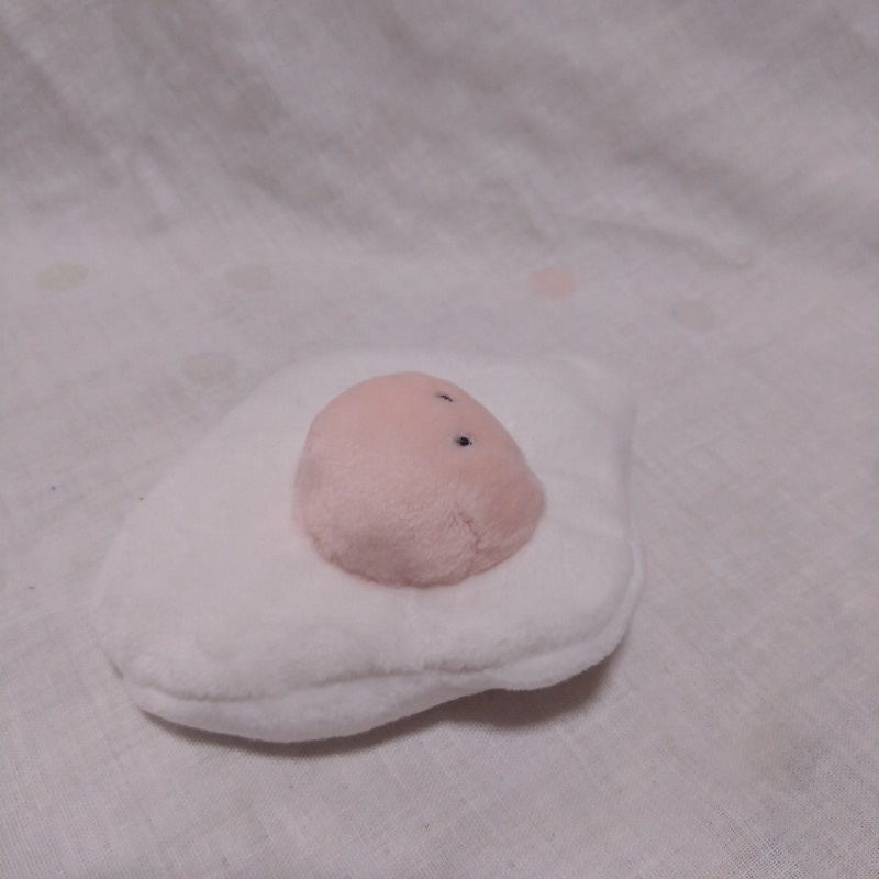 勇ましいチビの目玉焼きスライムぬいぐるみ