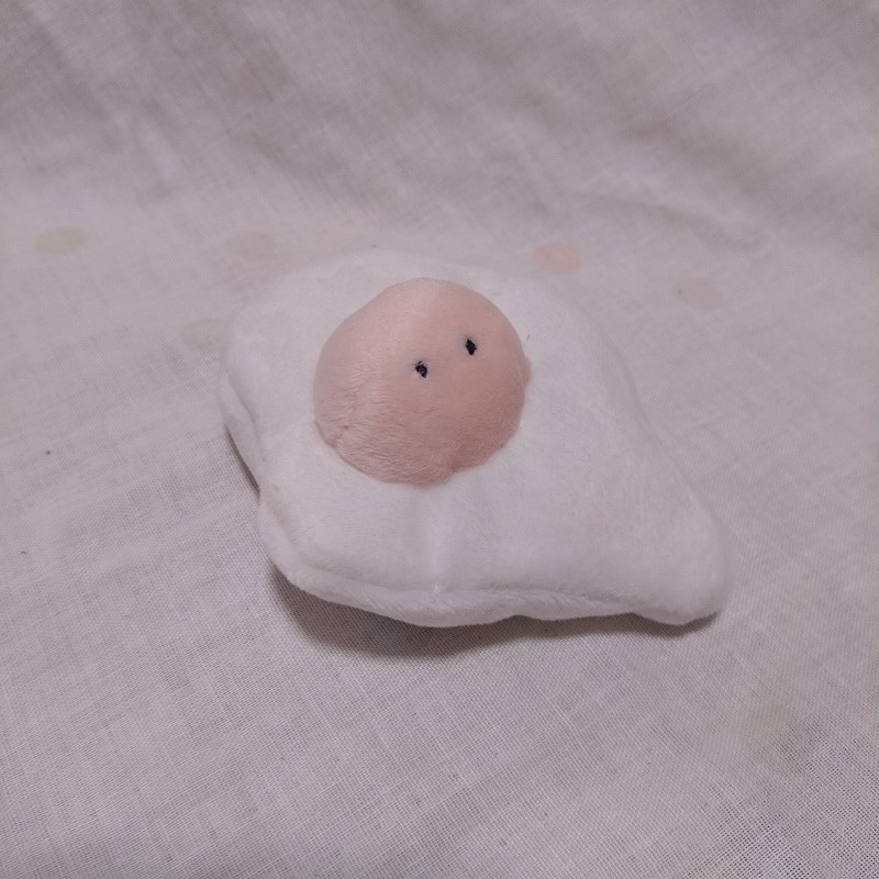 勇ましいチビの目玉焼きスライムぬいぐるみ