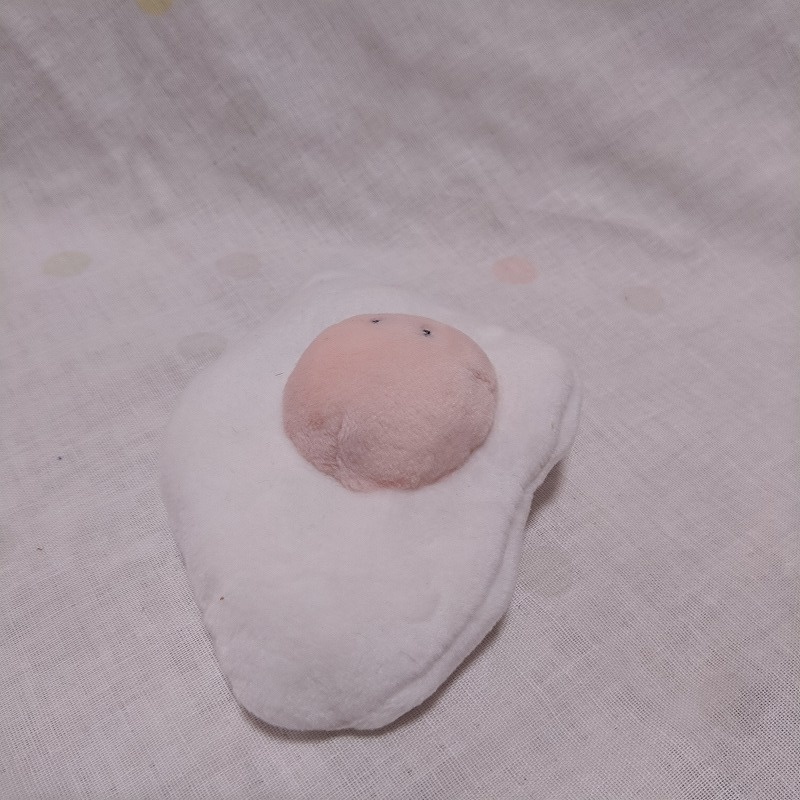 勇ましいチビの目玉焼きスライムぬいぐるみ