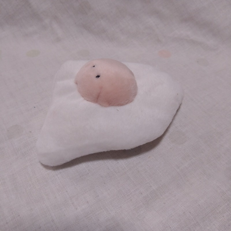 勇ましいチビの目玉焼きスライムぬいぐるみ