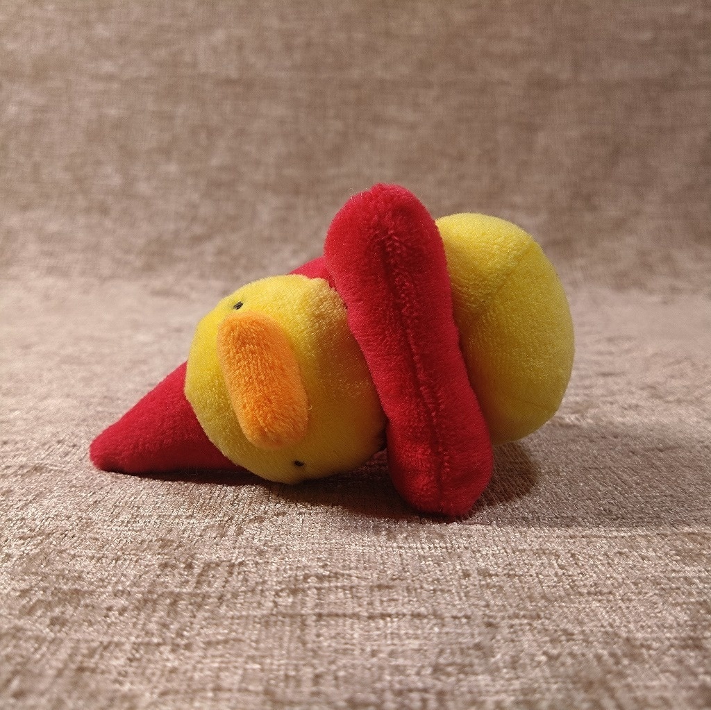 ぴよパイロンぬいぐるみ