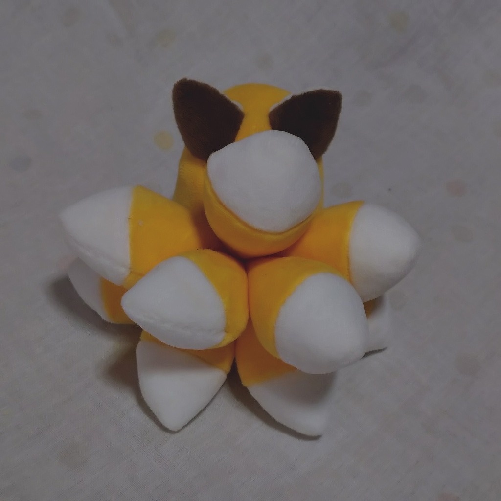 九尾のキツネぬいぐるみ