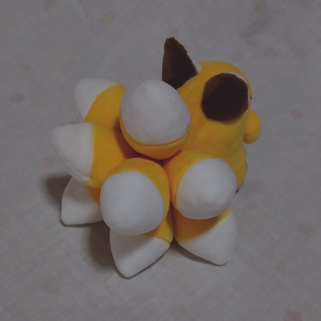 九尾のキツネぬいぐるみ