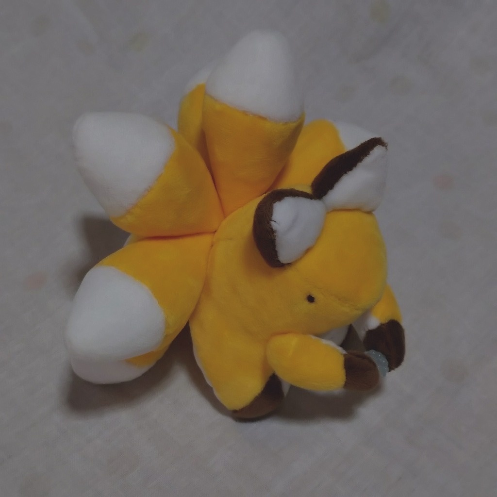 九尾のキツネぬいぐるみ