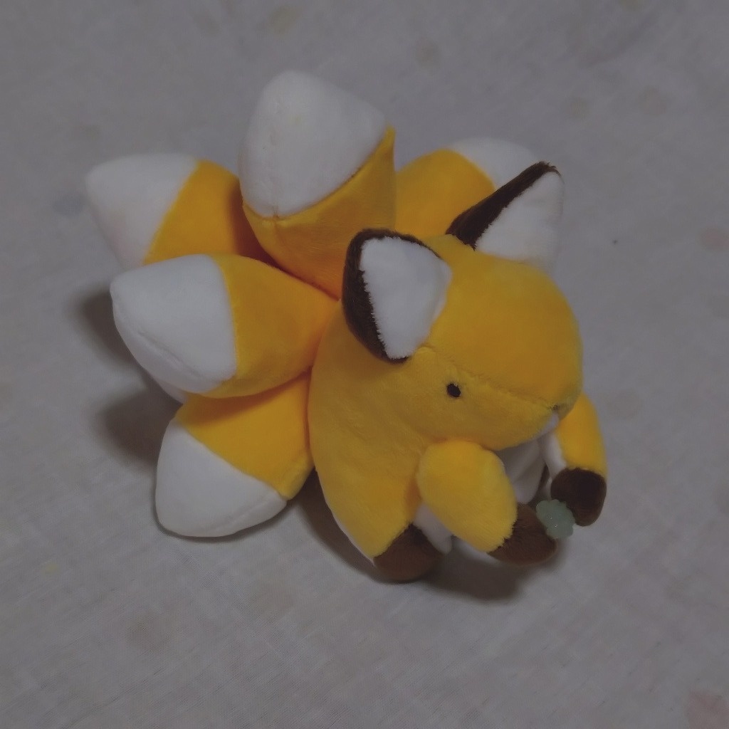 九尾のキツネぬいぐるみ