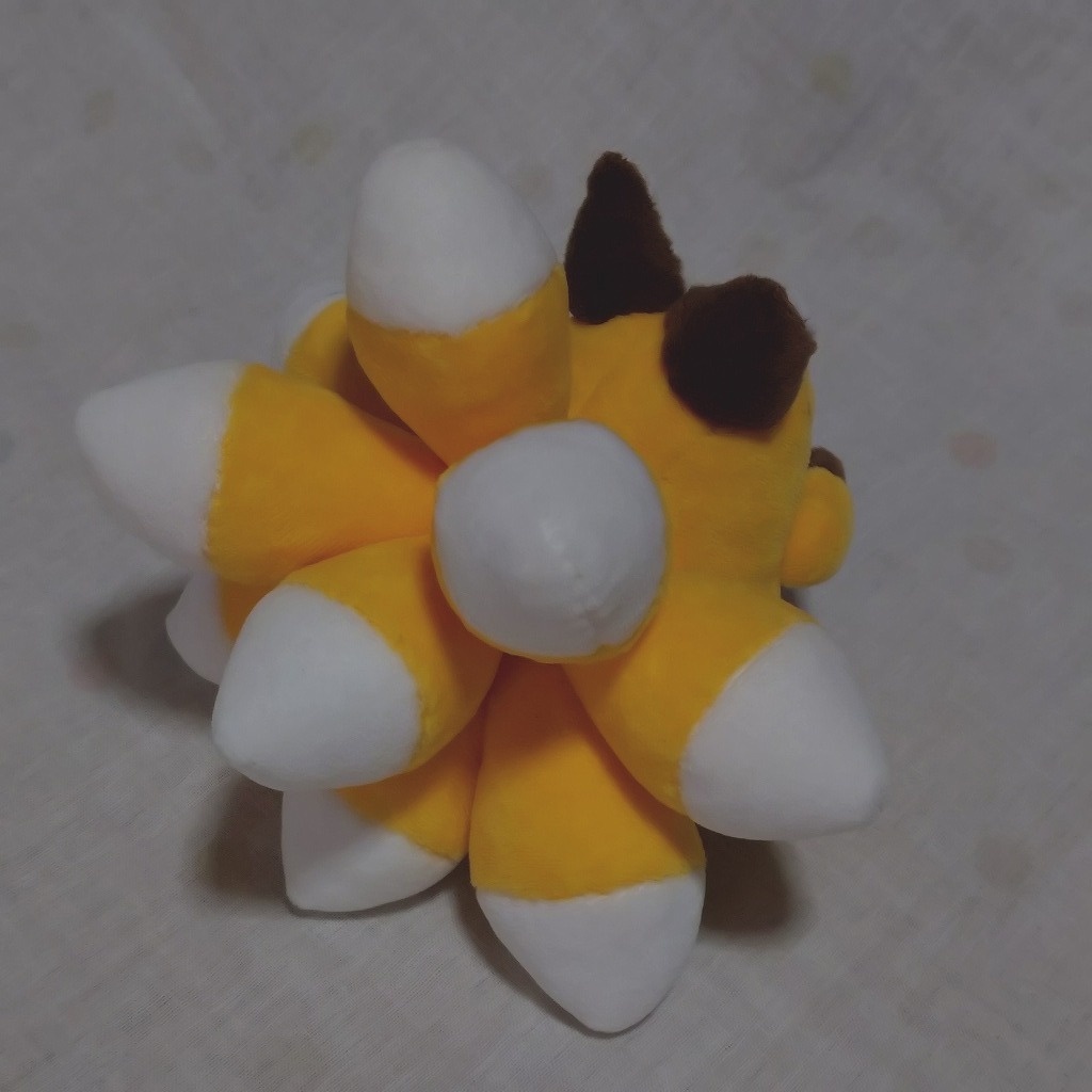 九尾のキツネぬいぐるみ