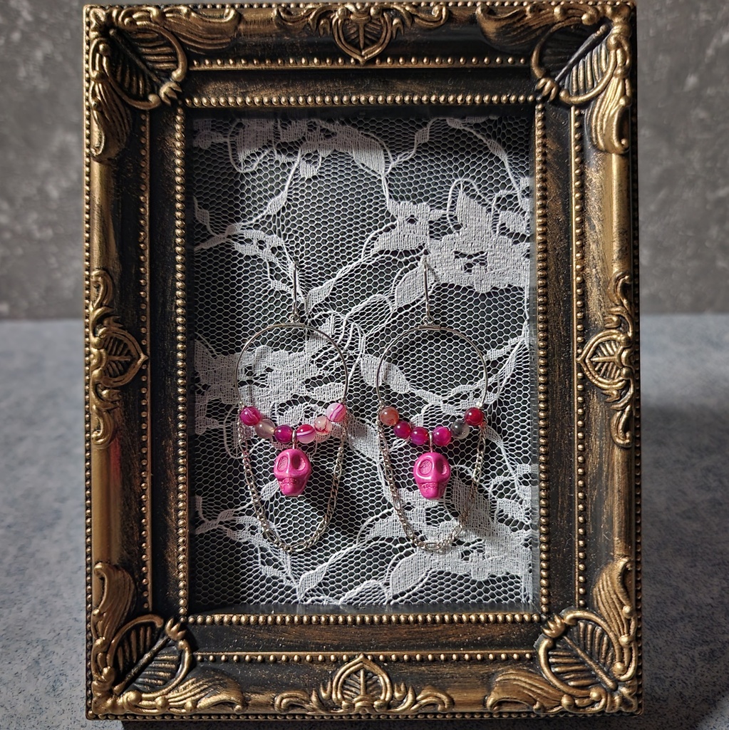 スカルのアミュレット風フープピアス