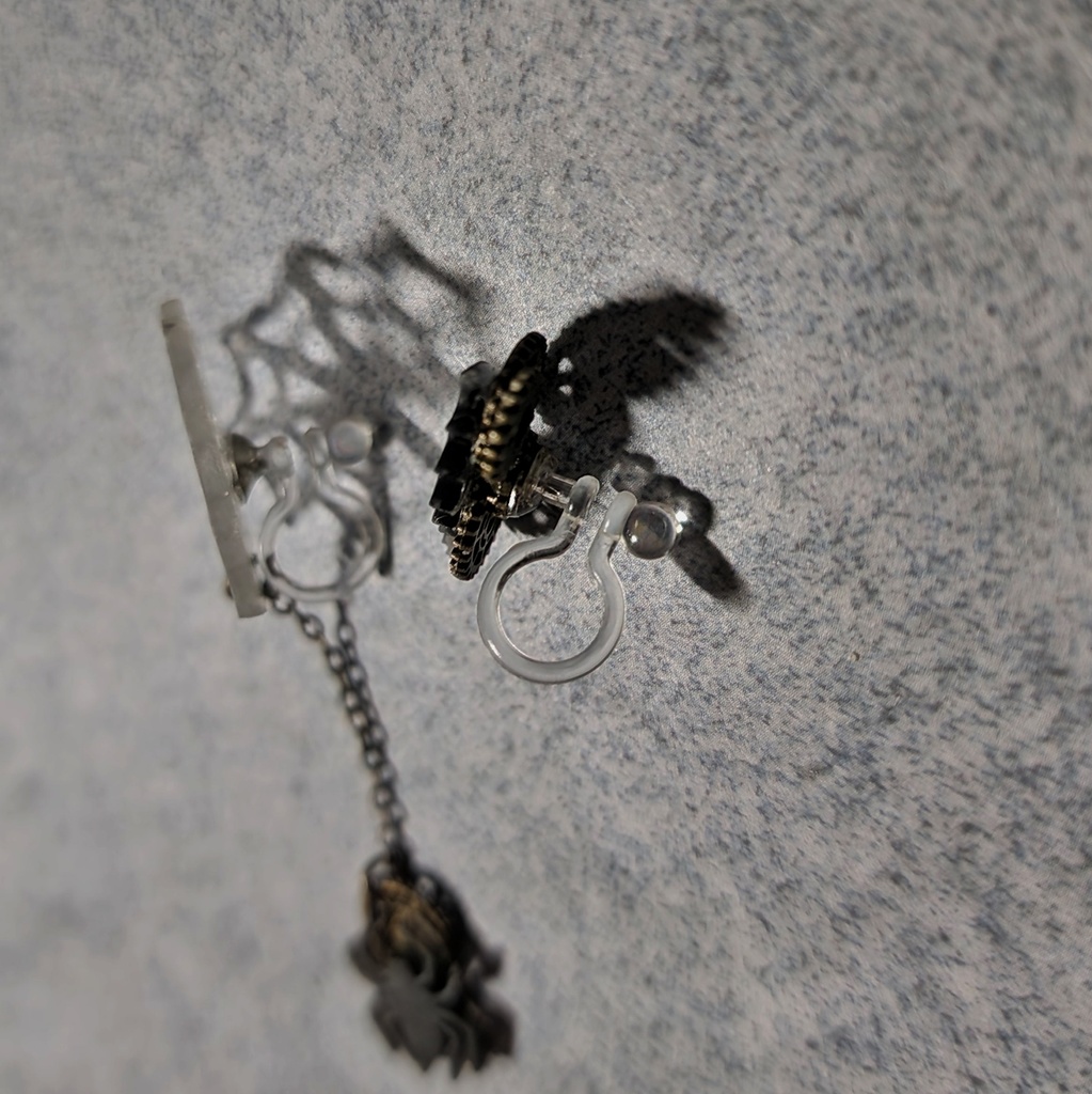 蜘蛛と蝙蝠のアシンメトリーピアス/イヤリング