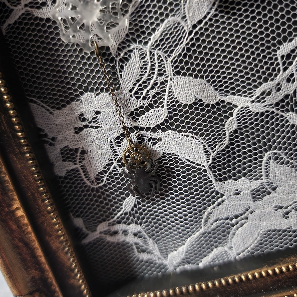 蜘蛛と蝙蝠のアシンメトリーピアス/イヤリング