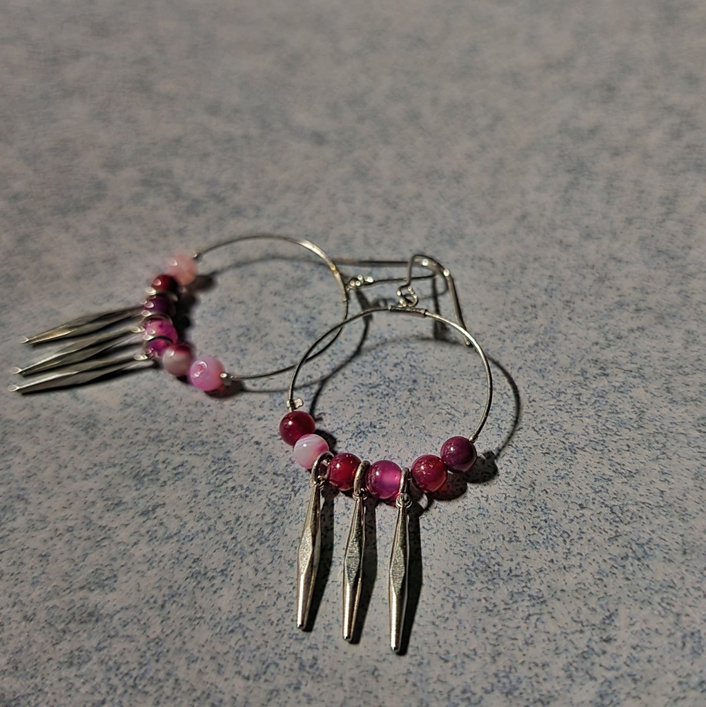 ダイヤのアミュレット風フープピアス