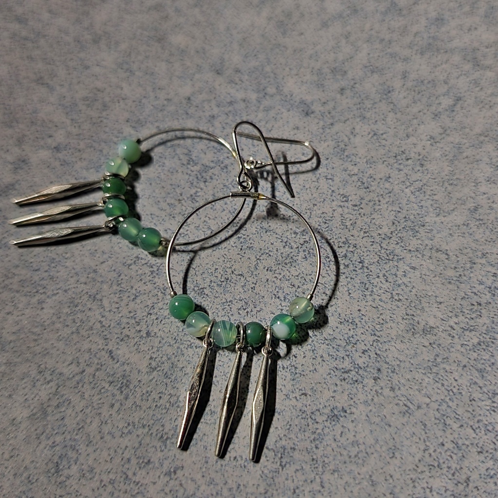 ダイヤのアミュレット風フープピアス