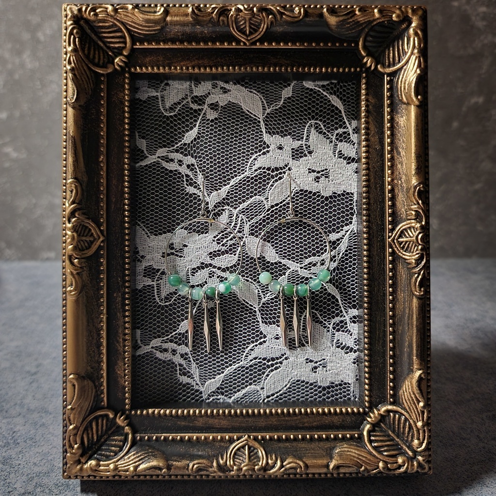 ダイヤのアミュレット風フープピアス