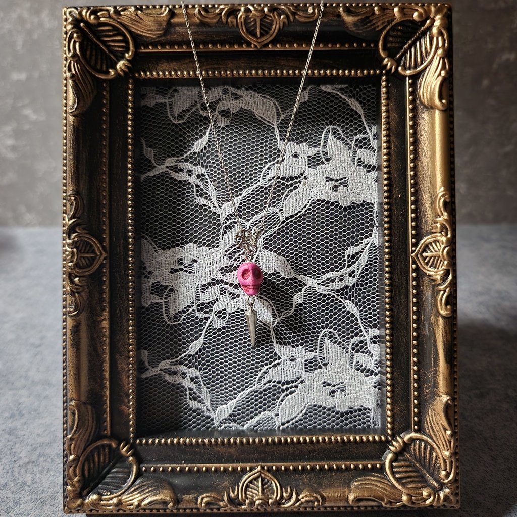 スカルとスタッズのネックレス