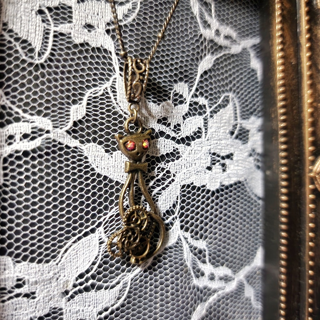 オパールアイの猫のネックレス