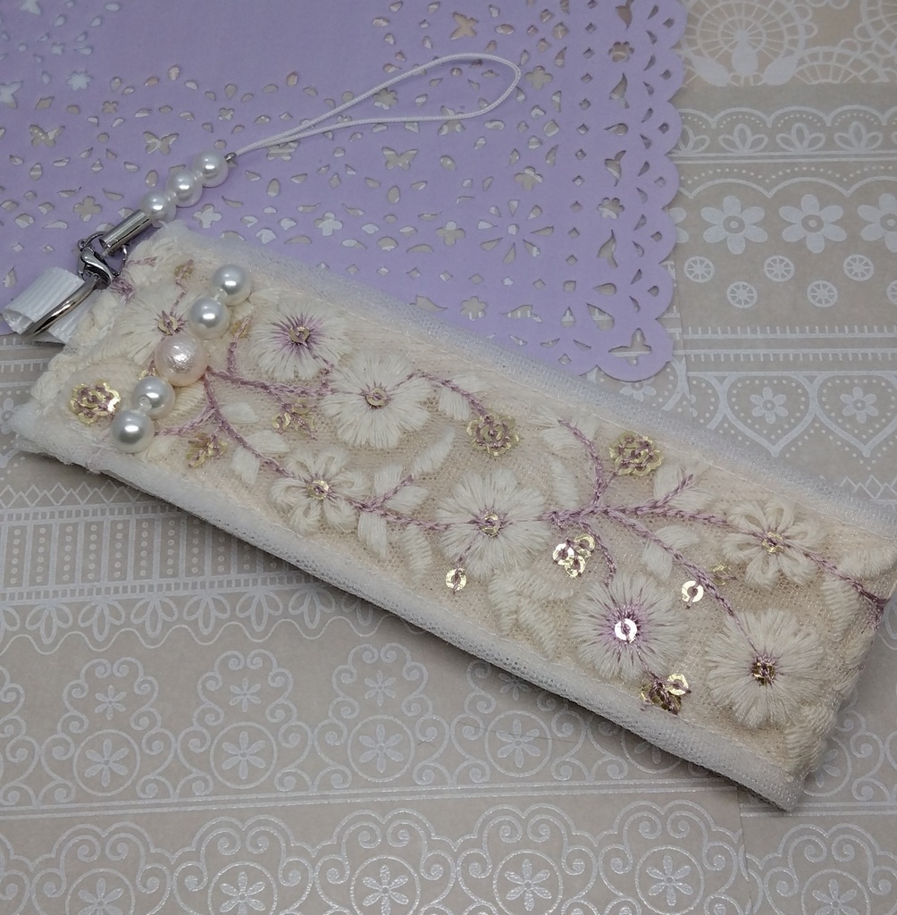 インド刺繍ペンライトストラップ