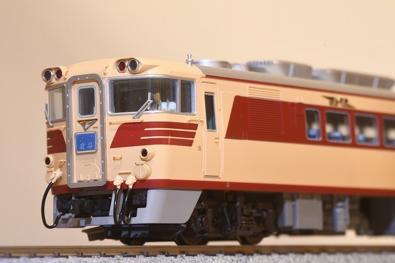 K社 HO キハ82スカート柱(ステップ有)3ヶ