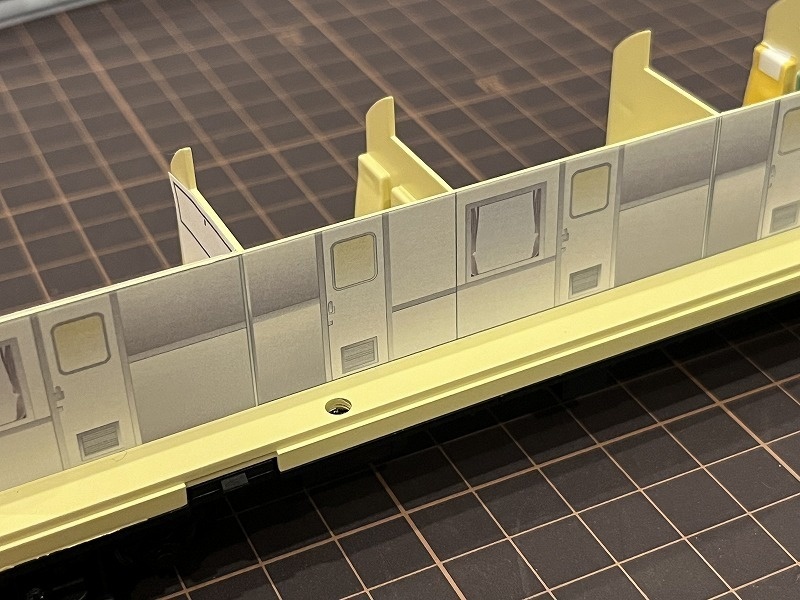 トラム社 HO ユーロライナー内装シール(登場時)とカーテン、枕カバーシール