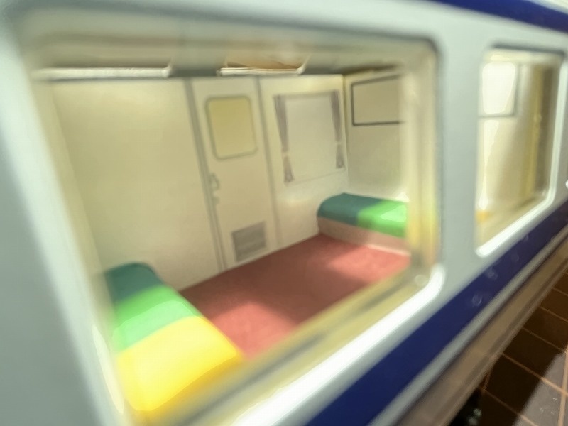トラム社 HO ユーロライナー内装シール(登場時)とカーテン、枕カバーシール