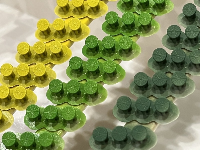 トラム社 HO ユーロライナー内装パーツ(机とクッション)