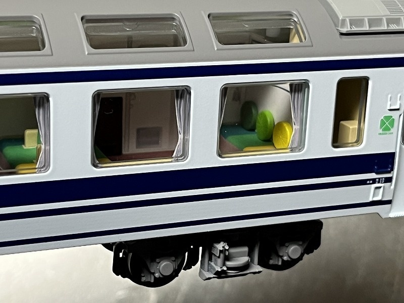 トラム社 HO ユーロライナー内装パーツ(机とクッション)
