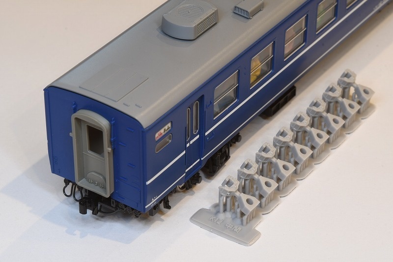 K社 HO 12系中間向け(密自連ダミーカプラー鑛)