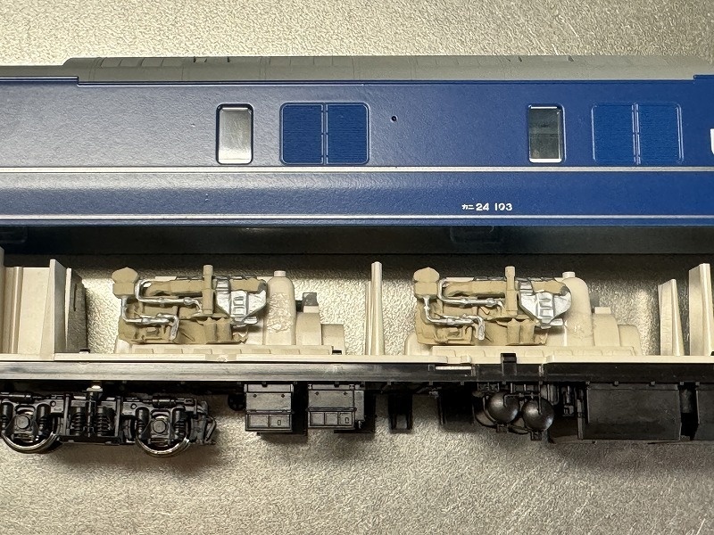 K社 HO カニ24-100向け発電エンジン(1両分)