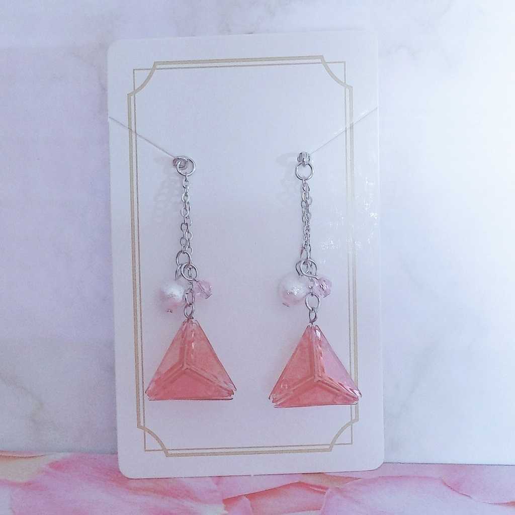 TRIANGLE EARRING