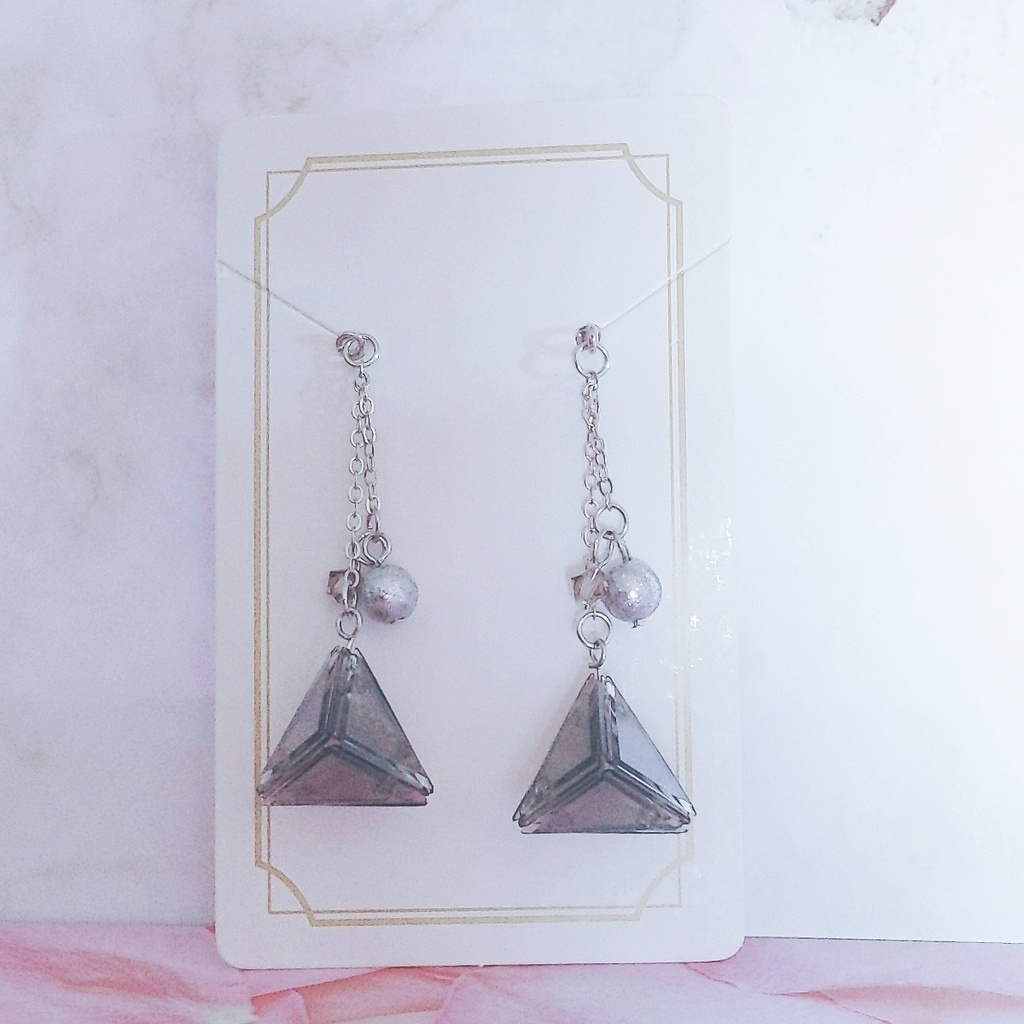 TRIANGLE EARRING